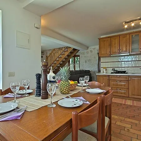 House Irma Holiday home Fuskulin